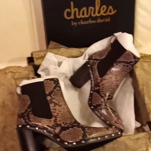 NEW Charles David boots